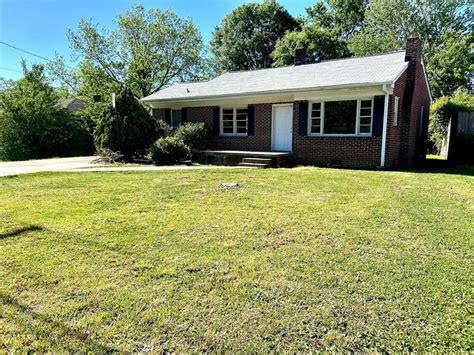 5 Bathroom Home in Central Location! Convenient to Shopping, Dining, Hospital, I-85, Downtown, Saluda Lake, and Furman University! Enter the home and to the left you will find th. . Houses for rent easley sc craigslist